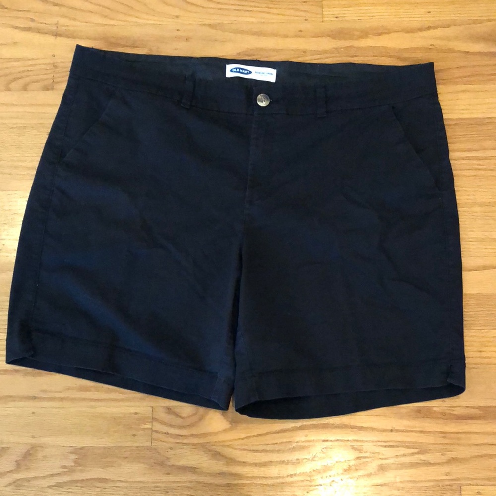 Old Navy Black Everyday Shorts, size 18